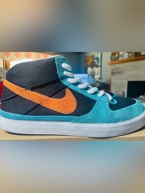 Nike 6.0 Maverick Mid
9.5M